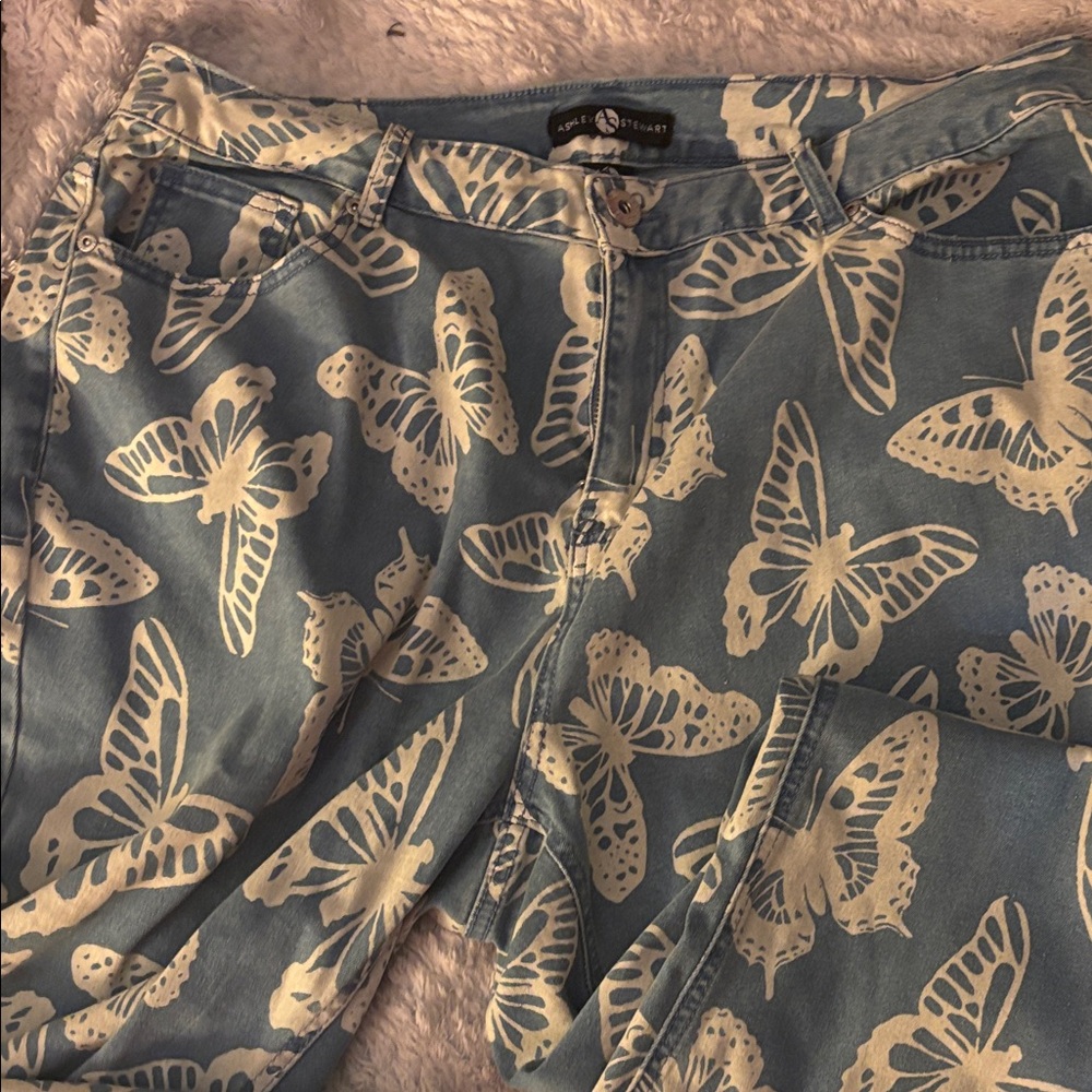Blue Butterfly Skinny Jeans. Bell bottom, 5 pockets